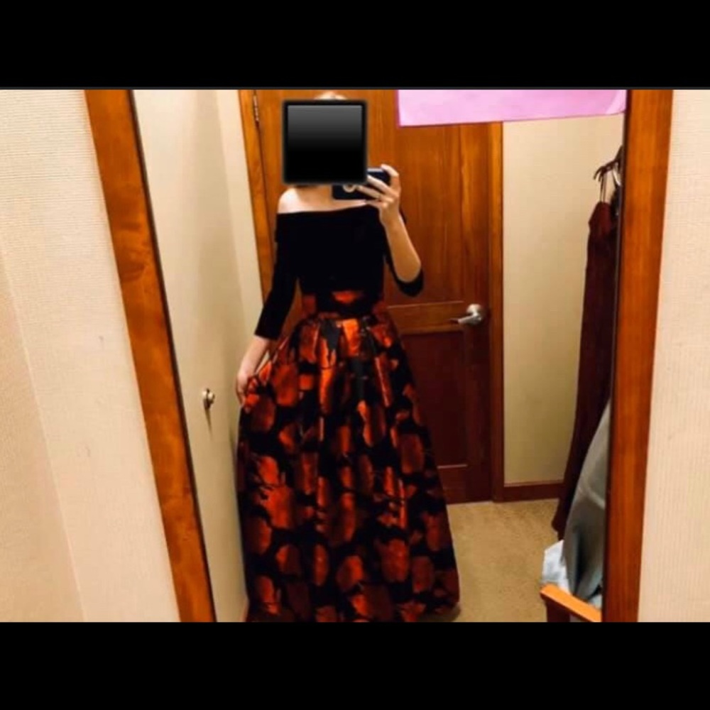 CLASSY MODEST PROM DRESS
